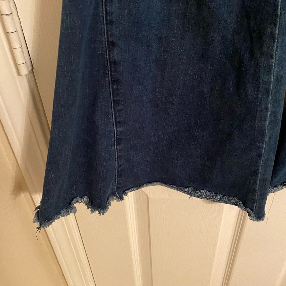 Women's Distressed Flare Jeans YMI Gigi Fit. Juniors 11/30.🐠 - Picture 3 of 7